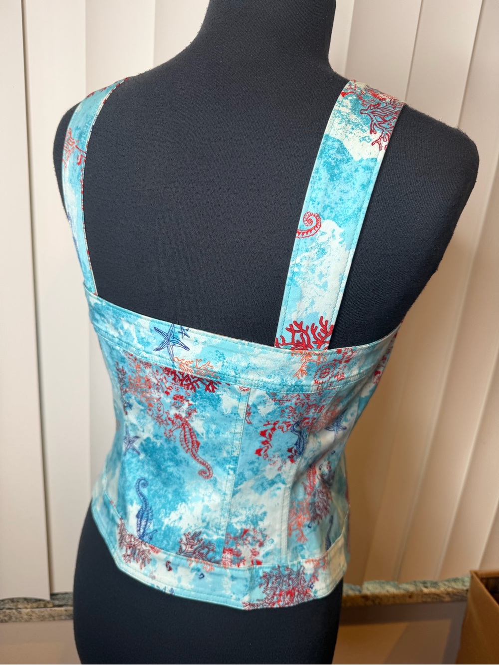 White House Black Market strappy top vibrant coral reef button-up front SZ 6 - Picture 4 of 7